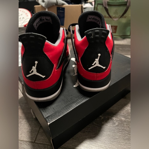 Jordan 4 Retro Toro Bravo (GS) - Picture 2 of 7